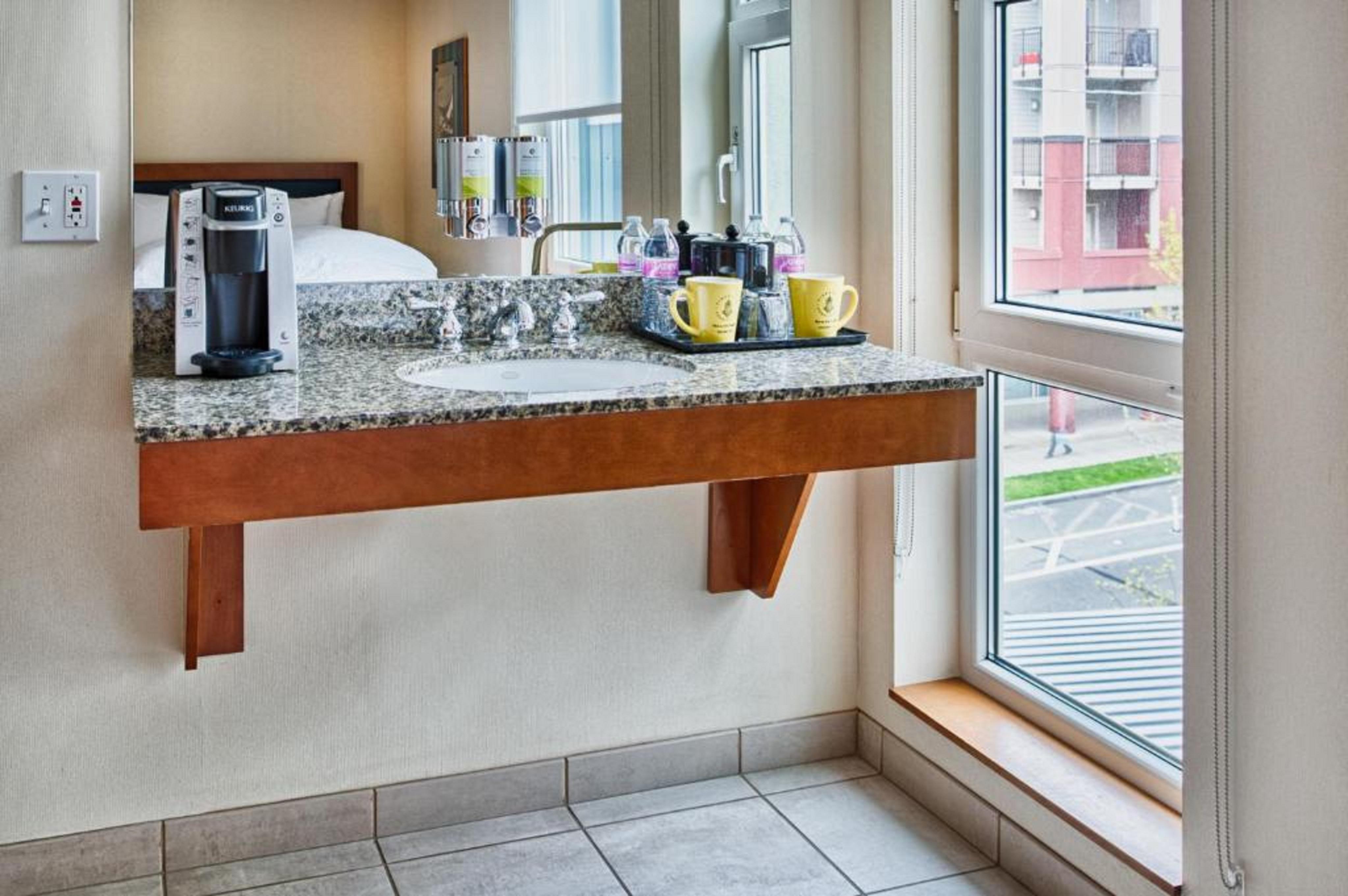 Staypineapple, Watertown Hotel, University District Seattle Exterior photo